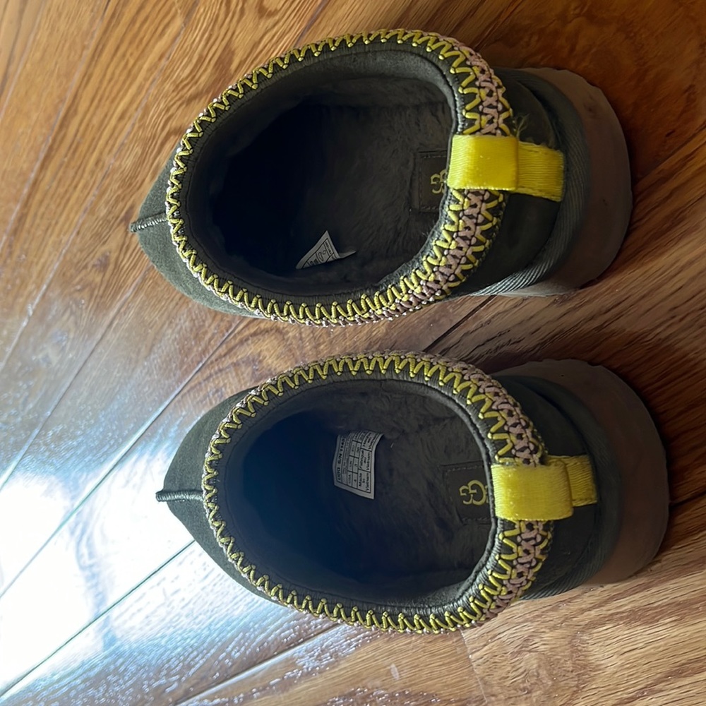 UGGS! Size: size 5.5 Style: Tasman slippers Color: (olive) - Picture 4 of 4
